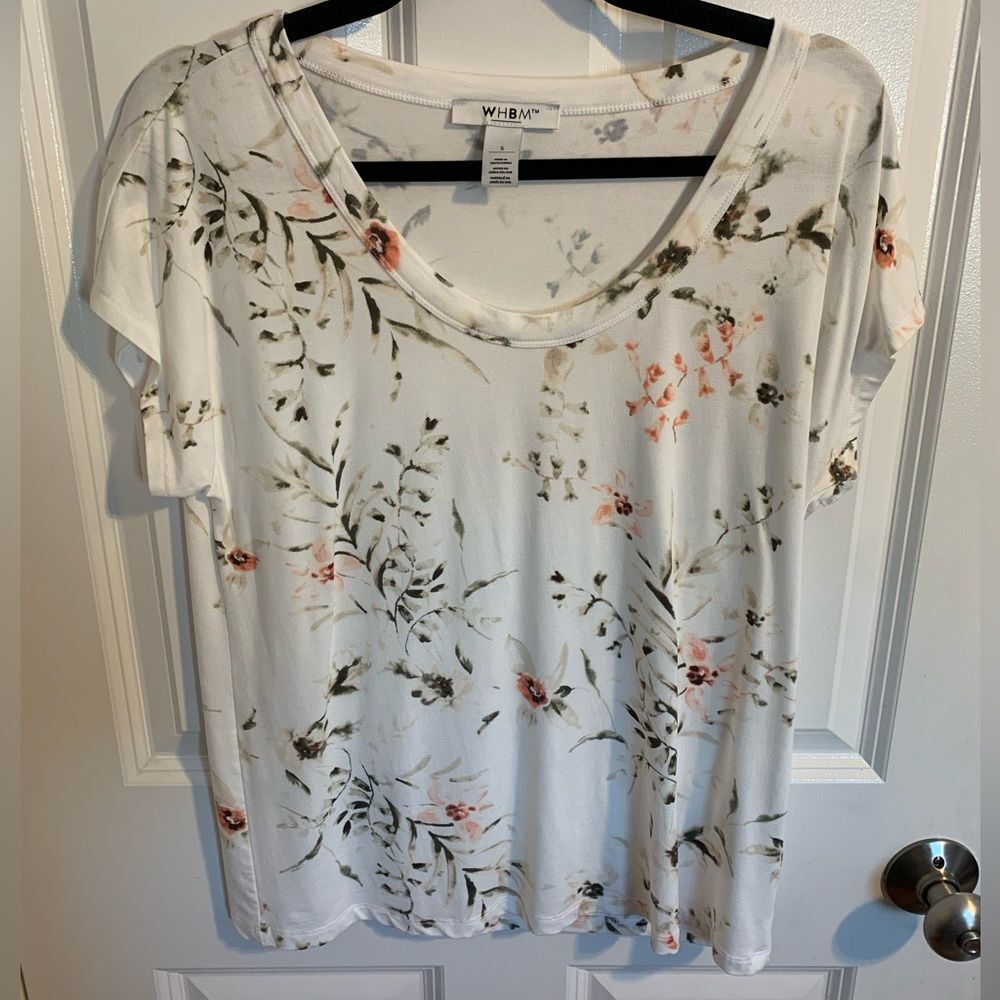 White House Black Market Size Small Floral Short Sleeve Top - White and Pink